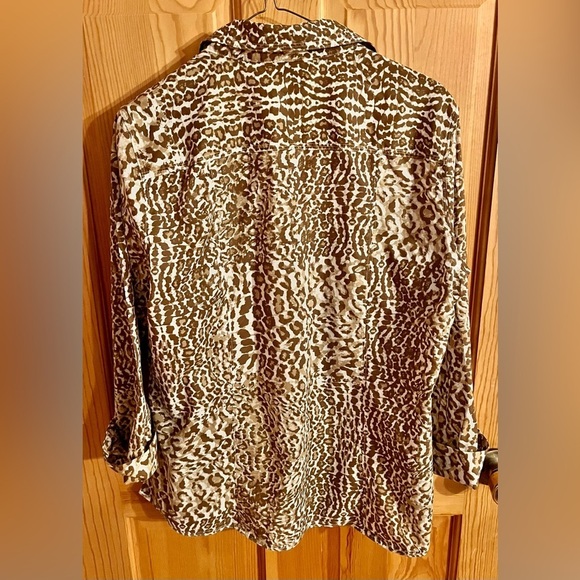Foxcroft Crocodile Print Button-Up Shirt by Size M Fitted Safari Glam Mob Wife - Picture 9 of 15